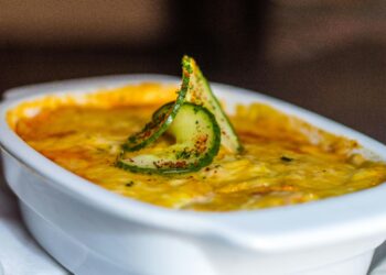 Tworzenie ostatecznej zapiekanej rolady lasagne