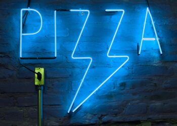 Pizza Hut i Yeastie Boys współpracują przy ekscytującym nowojorskim pizzy bagel – odkryj, jak zdobyć swój za darmo!