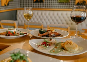 7 Interpretacji Tatarów: Od Tradycyjnej Wołowiny do Innowacyjnego Awokado