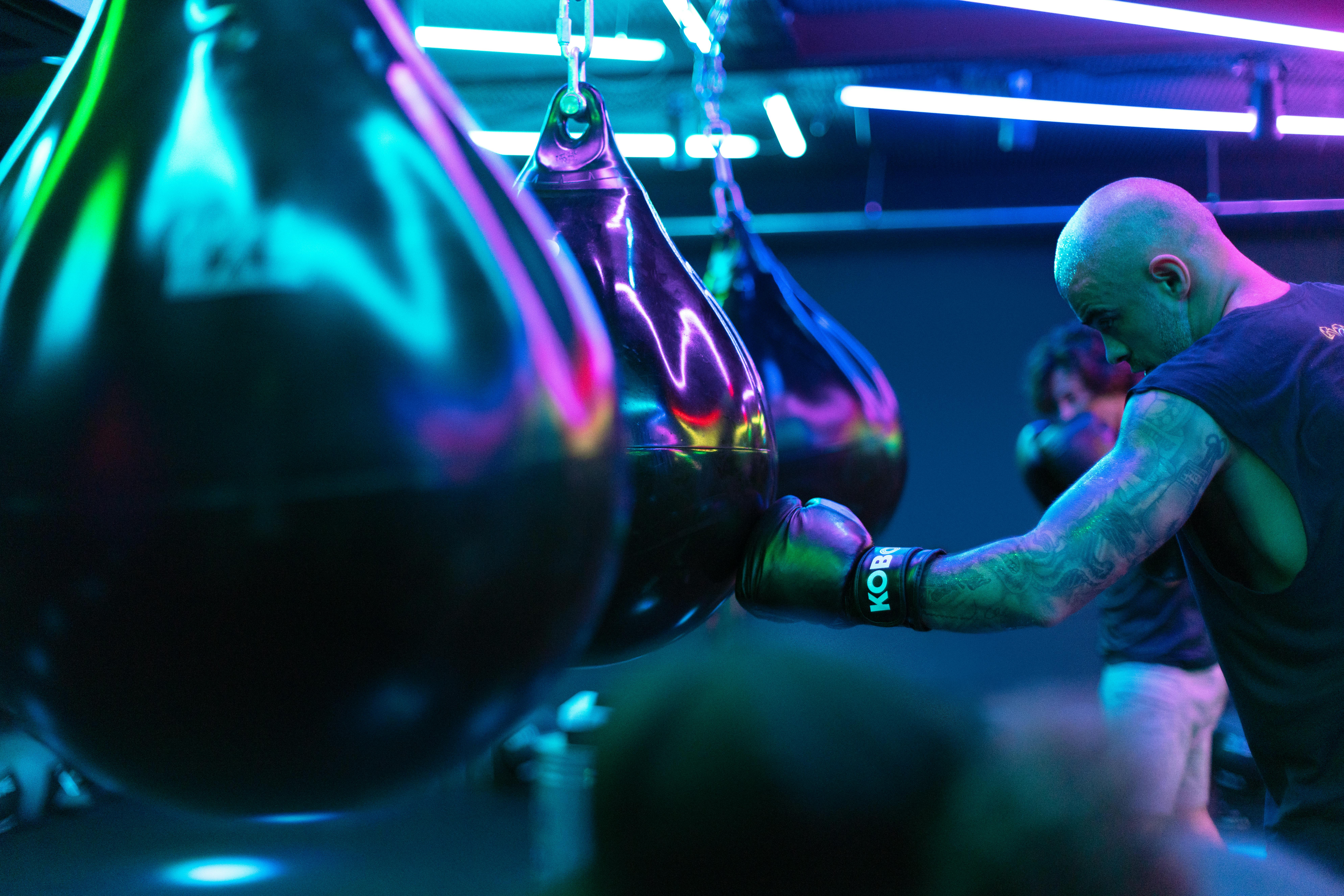 Władcy Panteonu: 5 Elitarnych Bokserów, Którzy Określają Ten Sport w 2024 Roku